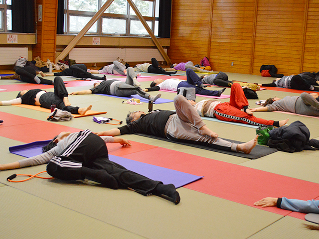 肩こり 腰痛 改善ヨガ １期 各種講習 教室 一般財団法人帯広市文化スポーツ振興財団