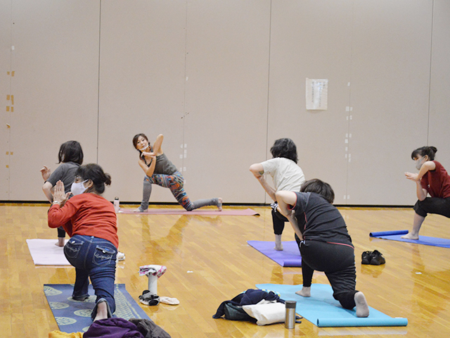 肩こり 腰痛 改善ヨガ １期 各種講習 教室 一般財団法人帯広市文化スポーツ振興財団